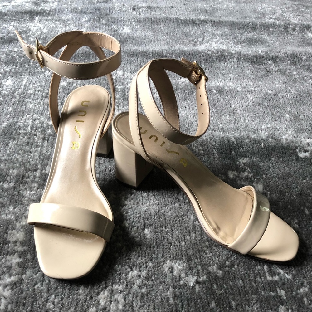 Nude patent leather block heel sandals